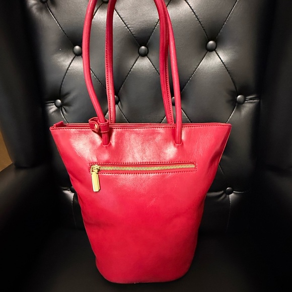 Stunning Vegan “Leather like” Bucket Bag by AOTA in pinkish reddish color - Picture 5 of 15